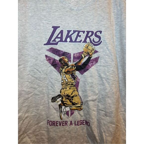 Kobe Bryant Lakers Forever a Legend Women's V-neck T-shirt size Large - Picture 2 of 2